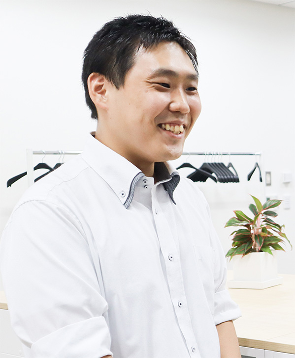 西日本システム統括部 Y社員