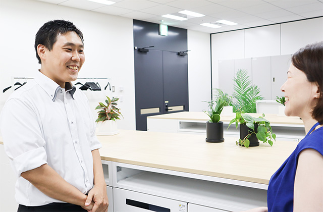 西日本システム統括部 Y社員